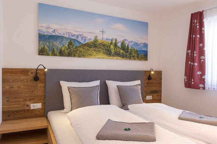 Entire apartment, Holiday Apartment 'Ausserharmerhof Bergdiamant' with Mountain View, Shared Garden and Wi-Fi in Villgratener Berge, Gsies