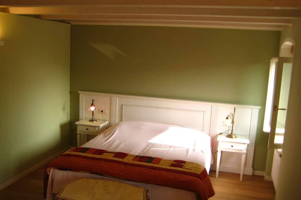 Elegant villa with large garden in the hills of Verona in Verona, Verona Province