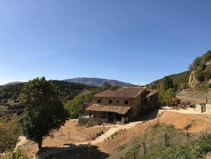 Gîte pour 9 personnes, avec vue ainsi que piscine et terrasse, animaux acceptés à Teyssières