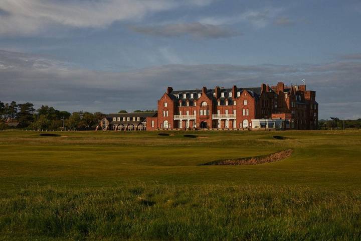 Holiday rental for 2 people, with Hot tub and Garden as well as Pool and Sauna in Troon