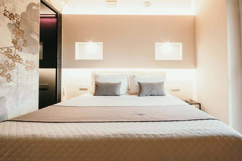 Ganze Wohnung, Orient Suite in Gio&Leo Guesthouse - Lakeside L&B in Lesa, Lago Maggiore (Piemont)