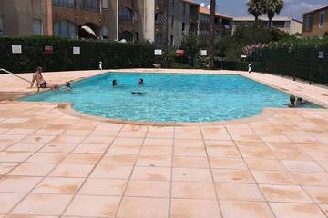 Gîte pour 4 personnes, avec piscine dans Plage Miramar