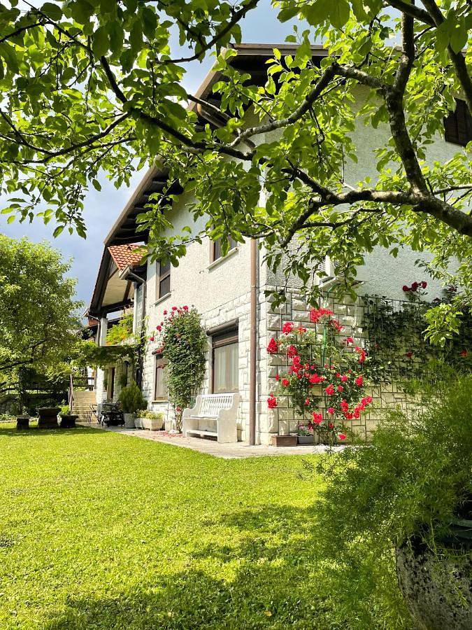 Ferienwohnung für 4 Personen, mit Terrasse und Garten sowie Ausblick