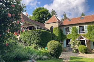 Gîte pour 6 personnes, avec jardin ainsi que jacuzzi et terrasse à Courgent