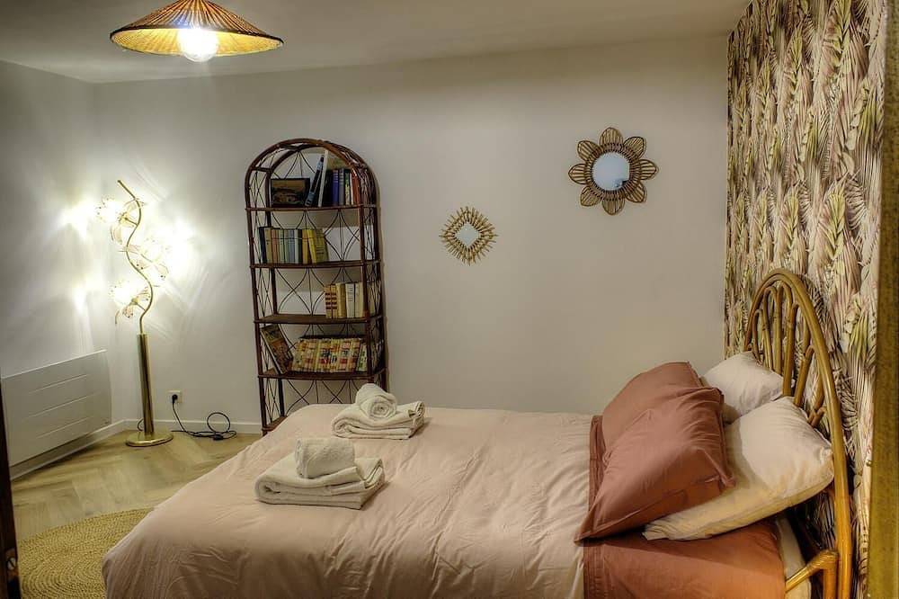 Entire apartment, La Rose & Le Loup, eco-vintage gite between sea and mountain in Spéracèdes, Cannes region