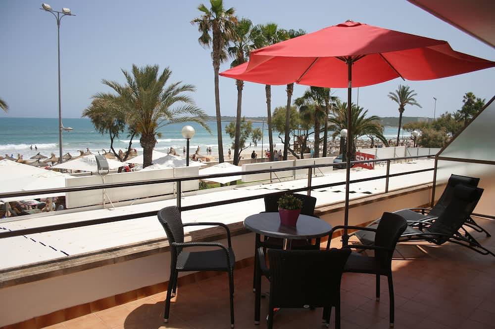 Entire apartment, App. Rigo (1st floor center, bedroom): Spacious beach apartment, frontal sea view in Cala Millor, Son Servera
