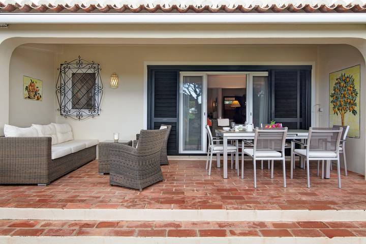 Villa 'Las Trinitarias' with Private Pool, Wi-Fi & Air Conditioning in Vale do Lobo, Almancil