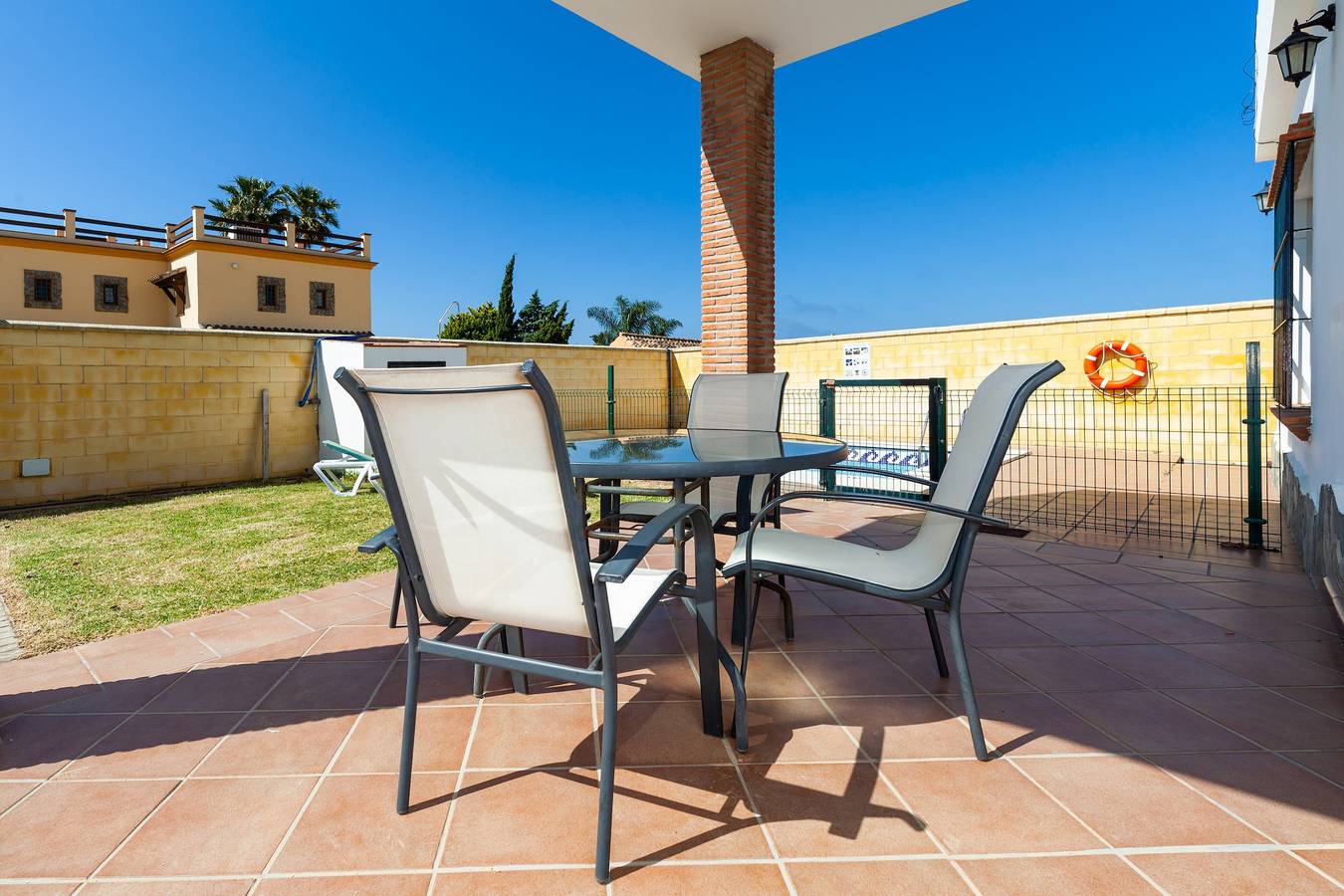 Rústica casa cerca de la playa con piscina, terraza, jardín y Wi-Fi; se admiten mascotas; aparcamiento disponible in Fuente del Gallo, Conil de la Frontera