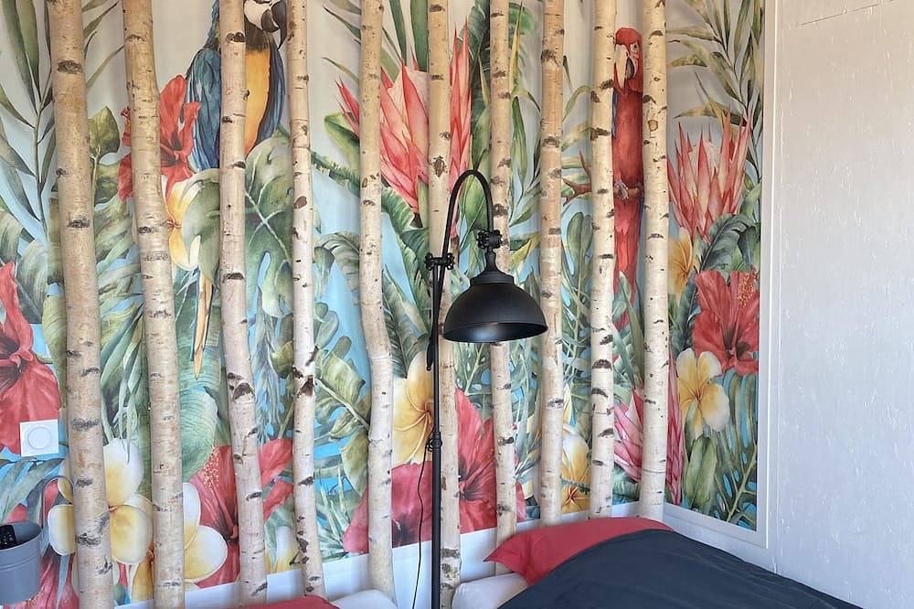 Votre chambre  sur les toits avec salle de bain et terrasse privé in Marguerittes, Région de Nîmes
