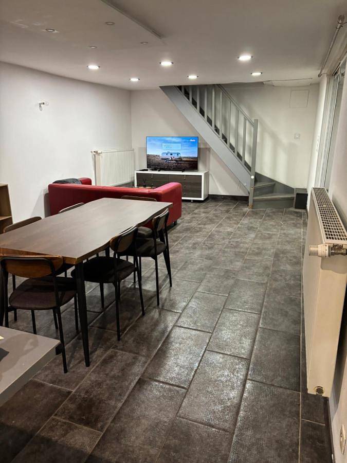 Gîte pour 6 personnes, avec terrasse dans Mecquignies - 2