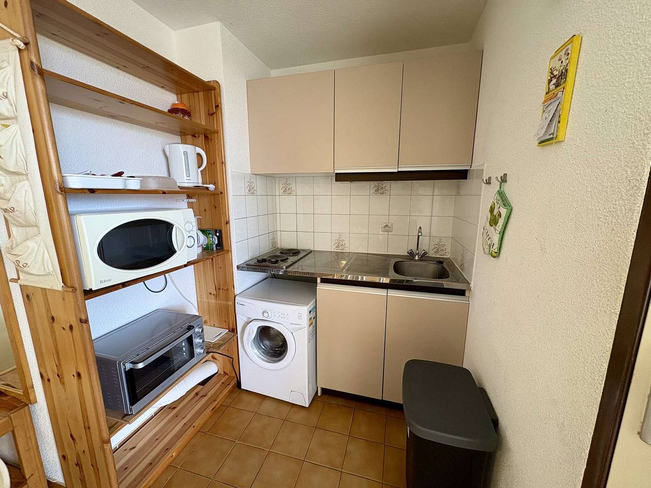 Entire apartment, Cozy 1-Br Apartment with Pool Access, Near Beach, Sleeps 4, Narbonne Plage in Narbonne Plage, Narbonne