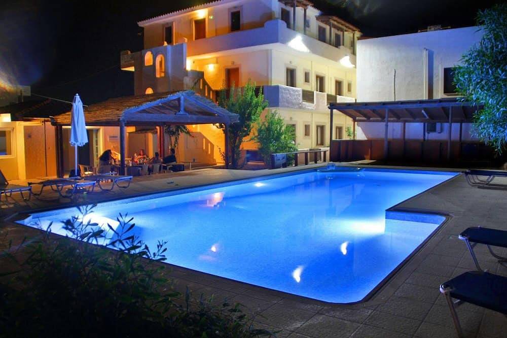 Eleonora Boutique Hotel is situated 1 km from Anissaras city centre in Iraklio-Heraklion und Umgebung