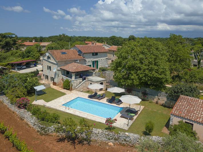 Ferienhaus für 8 Personen, mit Balkon und Balkon/Terrasse sowie Terrasse und Garten