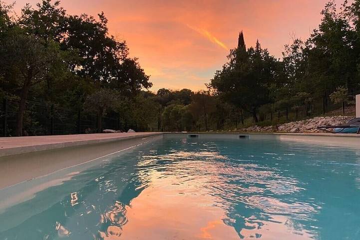 Location de vacances pour 8 personnes, avec jardin à Saint-Jean-de-Maruéjols-et-Avéjan