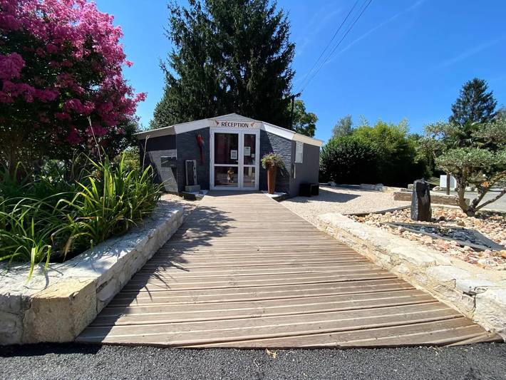 Gîte pour 4 personnes, avec piscine ainsi que terrasse et vue dans le Lot - 2