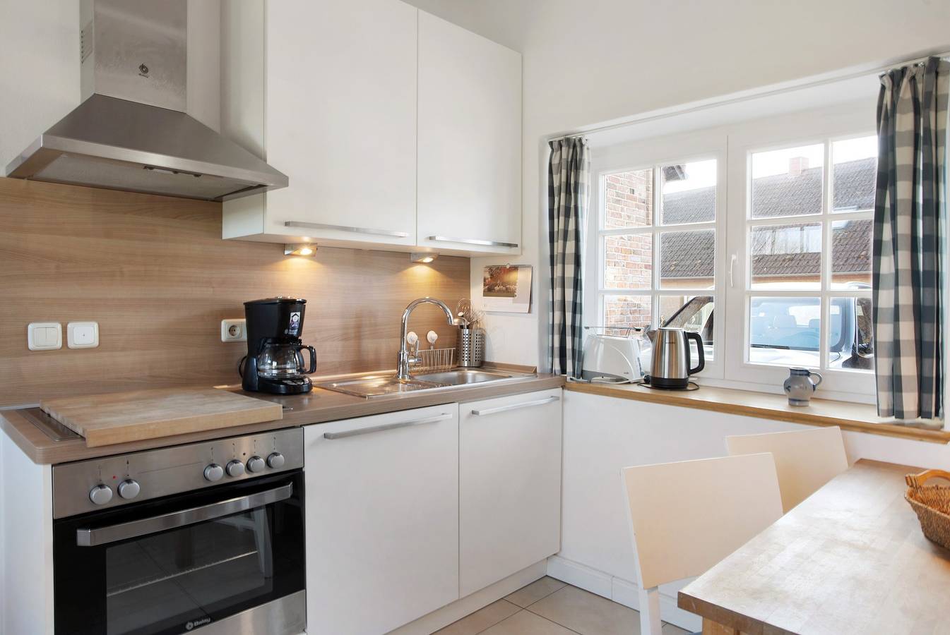 Ganze Wohnung, Ferienwohnung 'Jägerkate' mit Privatterrasse, Gemeinschaftsgarten und Wi-Fi in Walkendorf, Mecklenburgische Seenplatte