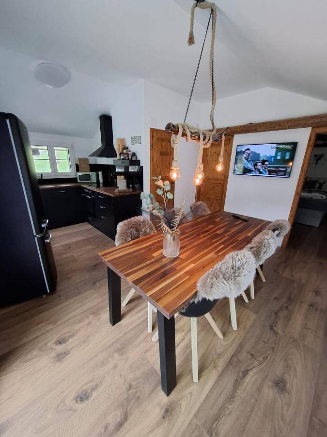 Ferienhaus für 6 Personen, mit Balkon und Terrasse sowie Garten und Ausblick in Obwalden