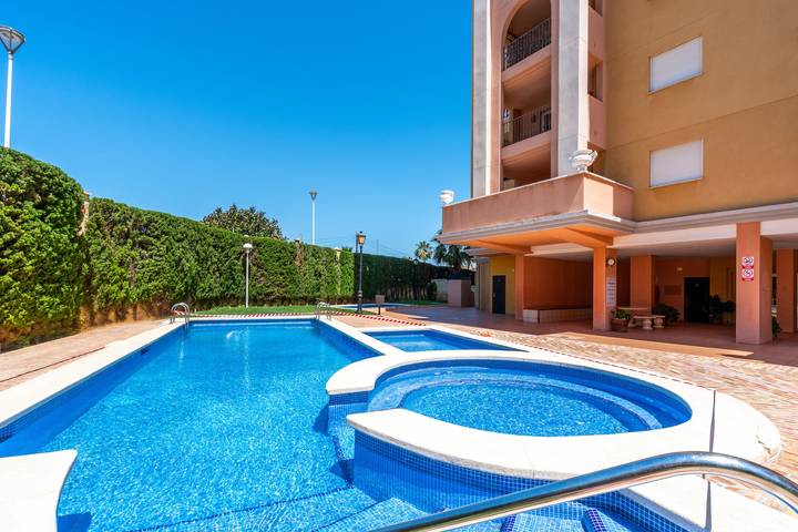 Apartment for 4 people, with garden in Torrevieja