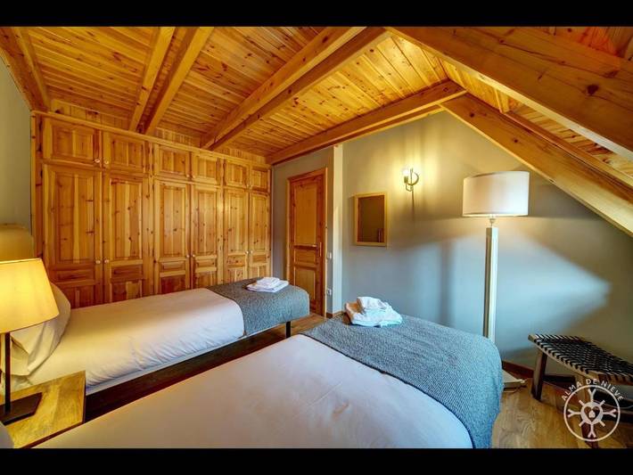 Location de vacances pour 14 personnes, avec vue et terrasse dans Arties - 3