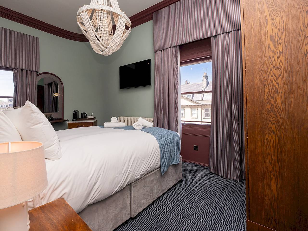 Entire apartment, Pass the Keys | King Room in superb Central Bath Location in Bath, Bath & North East Somerset