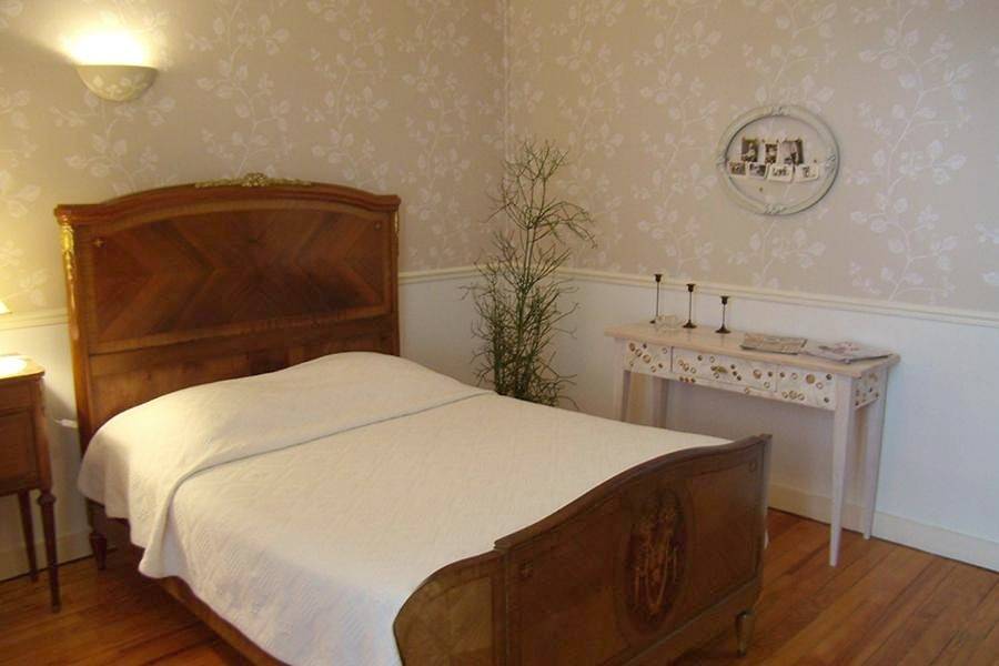 Deluxe Double Room with Shower in Podensac, Région de Langon