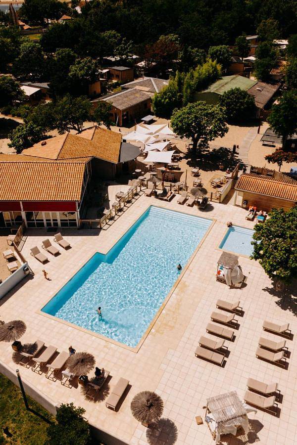 Camping pour 2 personnes, avec Terrasse et Jardin ainsi que Bassin pour enfant et Piscine
