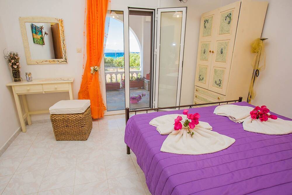 Entire apartment, Ammos Apartments - Marinos 2 bedroom apartment in Ammoudi, Alykes