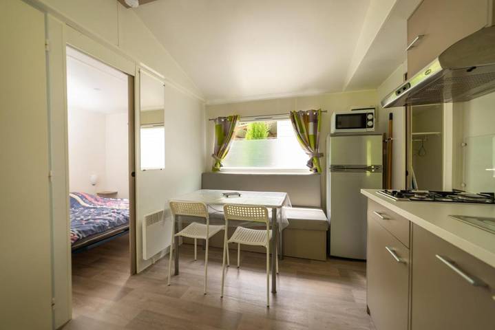 Location de vacances pour 4 personnes, avec piscine ainsi que sauna et terrasse, animaux acceptés à Meyras - 2