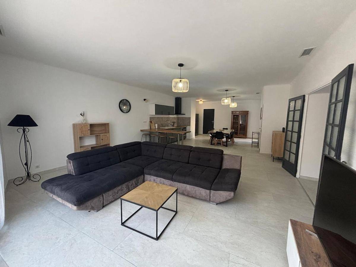 Appartement entier, Appartement 100 m carré pour 6 à 8 personnes in Saint-Cannat, Région d'Aix-en-Provence