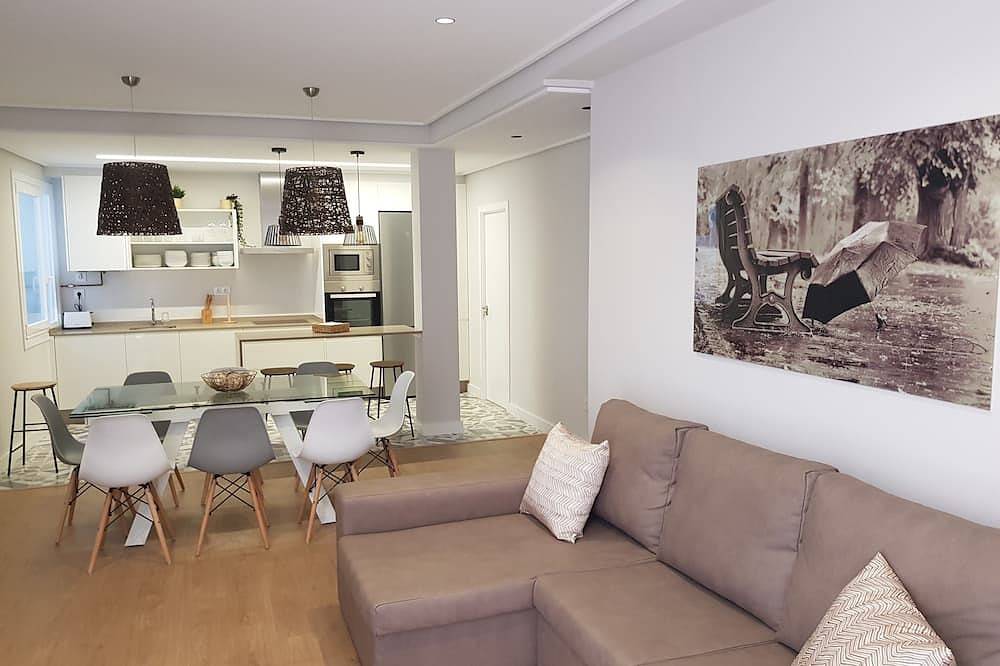 Entire apartment, Spacious apartment renovated with a modern style, located in the Pza. Ourense major in Ourense, Ourense Region