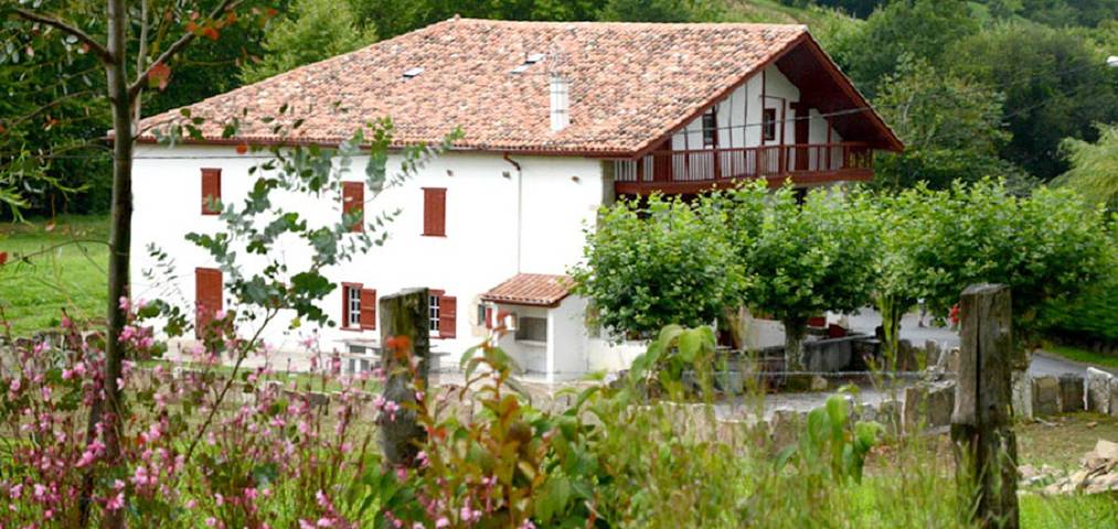 Gîte pour 10 personnes, avec Terrasse et Jardin