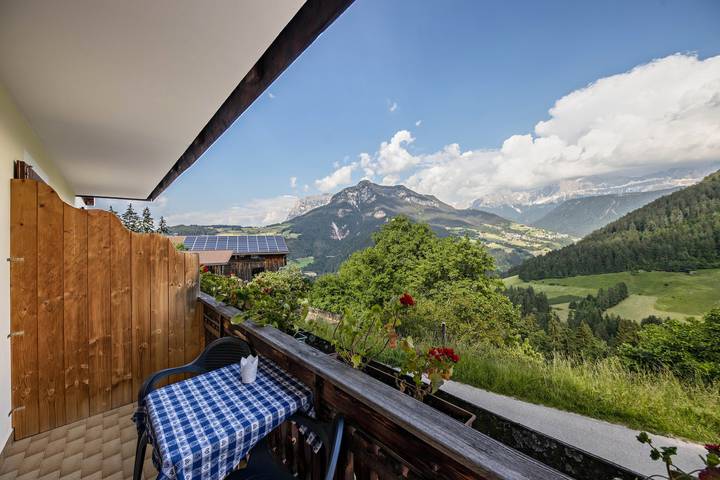 Hel lejlighed, Holiday Apartment "Grödnerhof - Peter" Mountain View, Wi-Fi, Terrace & Balcony in Karneid, Dolomiti Superski