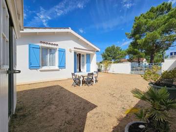 Location de vacances pour 3 personnes, avec terrasse dans Plage des Chardons