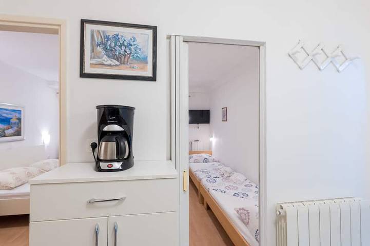 Ganze Wohnung, Apartment + kostenlose bootsfahrt + 2 Fahrräder + Klima + WiFi in Kroatische Adria