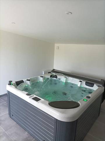 Gîte pour 5 personnes, avec jardin et jacuzzi à Pleine-Fougères