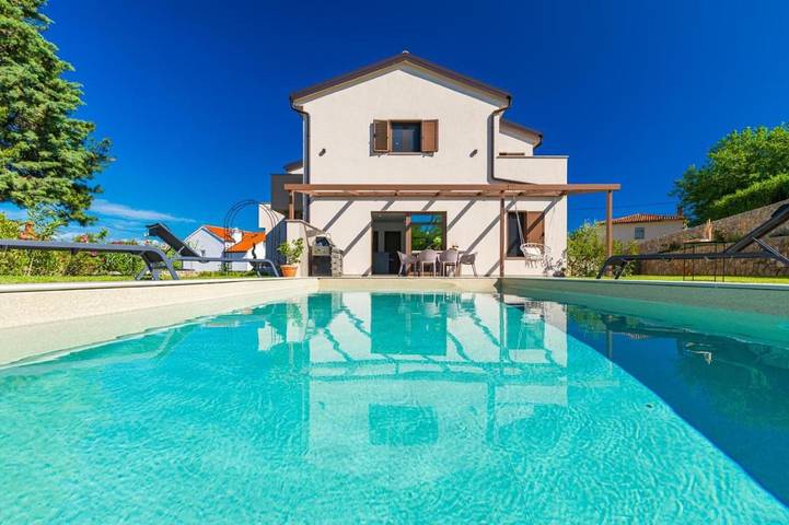 Villa pour 6 personnes, avec balcon ainsi que piscine et jardin - 1