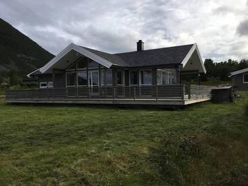 Ferienhaus für 6 Personen, mit Seeblick und Sauna sowie Garten und Ausblick in Tromsø