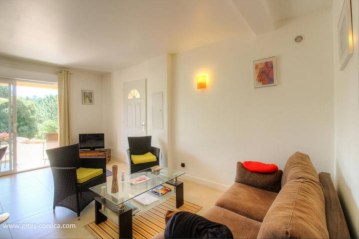 Gîte pour 2 personnes, avec Terrasse ainsi que Jardin et Vue à Levie - 4