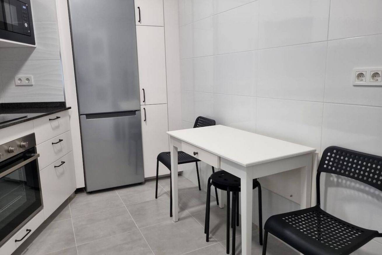 Apartamento entero, 143A - Moderno, céntrico, 3 habitaciones in Distrito Centro (Gijón), Gijón