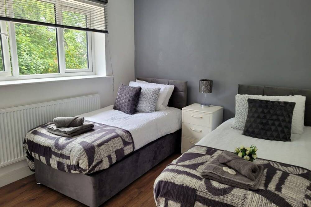 Entire apartment, Srk- Private Luxury Apartments with Parking in Peterborough