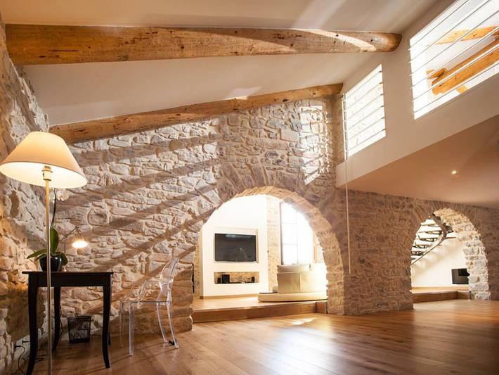 Château pour 2 personnes, avec Balcon/Terrasse et Jacuzzi ainsi que Jardin et Vue