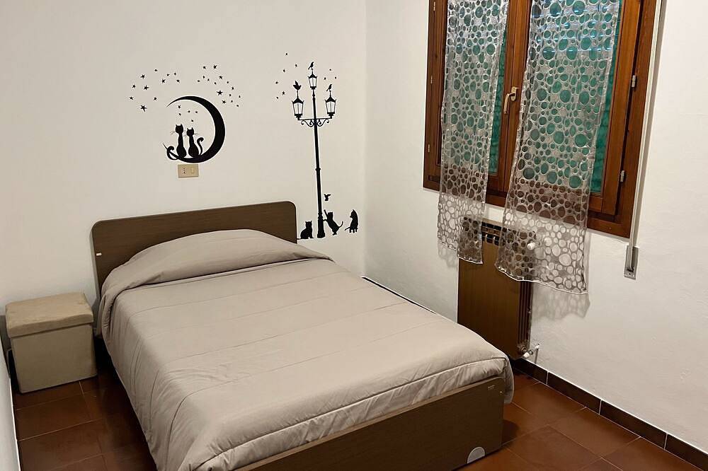 Ideal for families. Large garden. A few kilometers away is Barricata Beach in Porto Tolle, Isola della Donzella