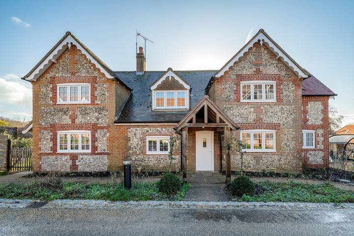 Glamping for 8 people, with garden in Chiltern Hills