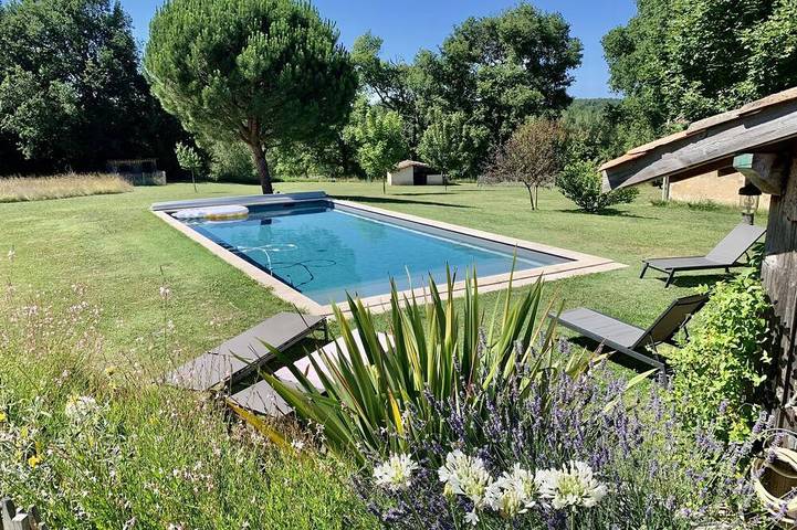 Location de vacances pour 8 personnes, avec Terrasse et Jardin à Lignan-de-Bordeaux