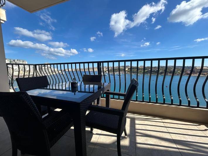 Gîte pour 6 personnes, avec terrasse et vue dans Tas-Sliema