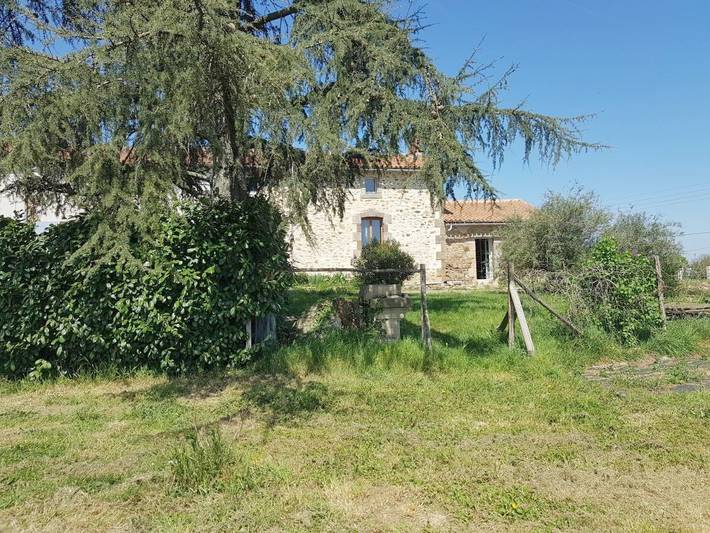 Location de vacances pour 12 personnes, avec jardin ainsi que vue et vue sur le lac à La Pommeraie-sur-Sèvre - 2