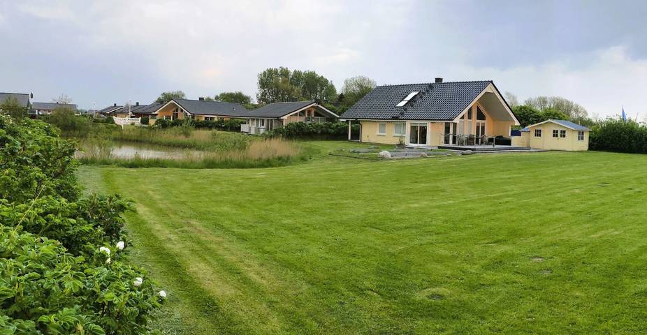 Ferienhaus für 6 Personen, mit Whirlpool und Terrasse sowie Garten und Sauna in Wesselburenerkoog