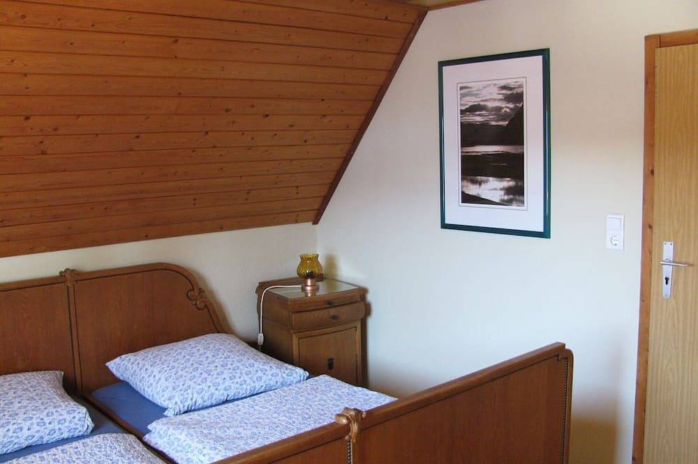 Gemütliches Ferienhaus in großem Garten, wenige Minuten zum Zentrum in Eibenstock, Erzgebirge