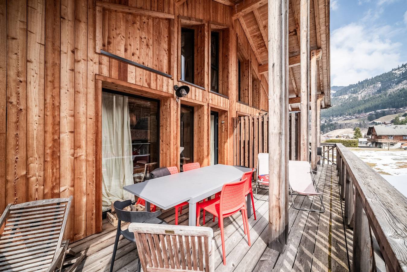 Chalet "Mitoyen Ysaline" avec vue sur les montagnes, terrasse privée et Wi-Fi in Chatel, Les Portes du Soleil