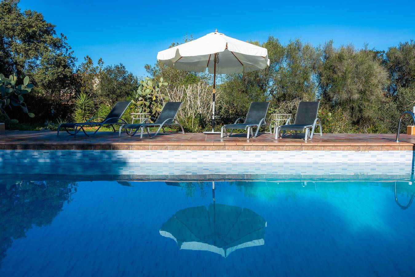 Villa 'Alzina' con vista sulle montagne, Wi-Fi e aria condizionata in Sencelles, Maiorca centrale